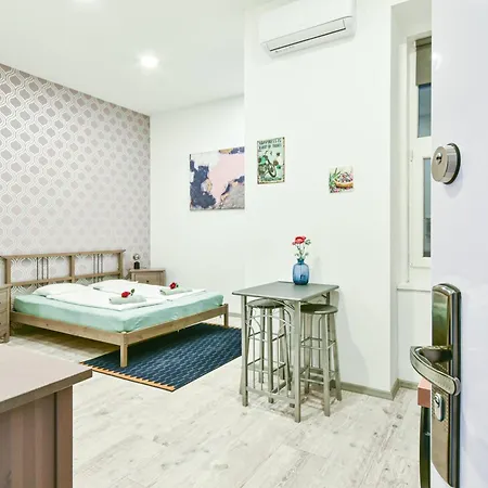 Peaceful Soho Apartment