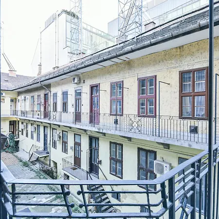 Peaceful Soho Apartment